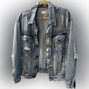 Able Distressed Blue Denim Jacket
A jacket with a cool vibe😎😎😎